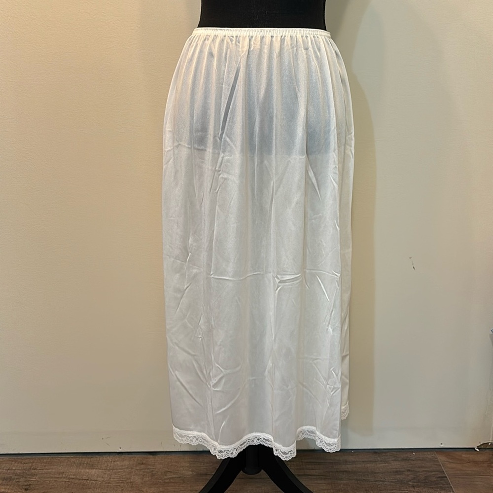 Deena Women’s Full Length Slip Size L 31” long with lace trim